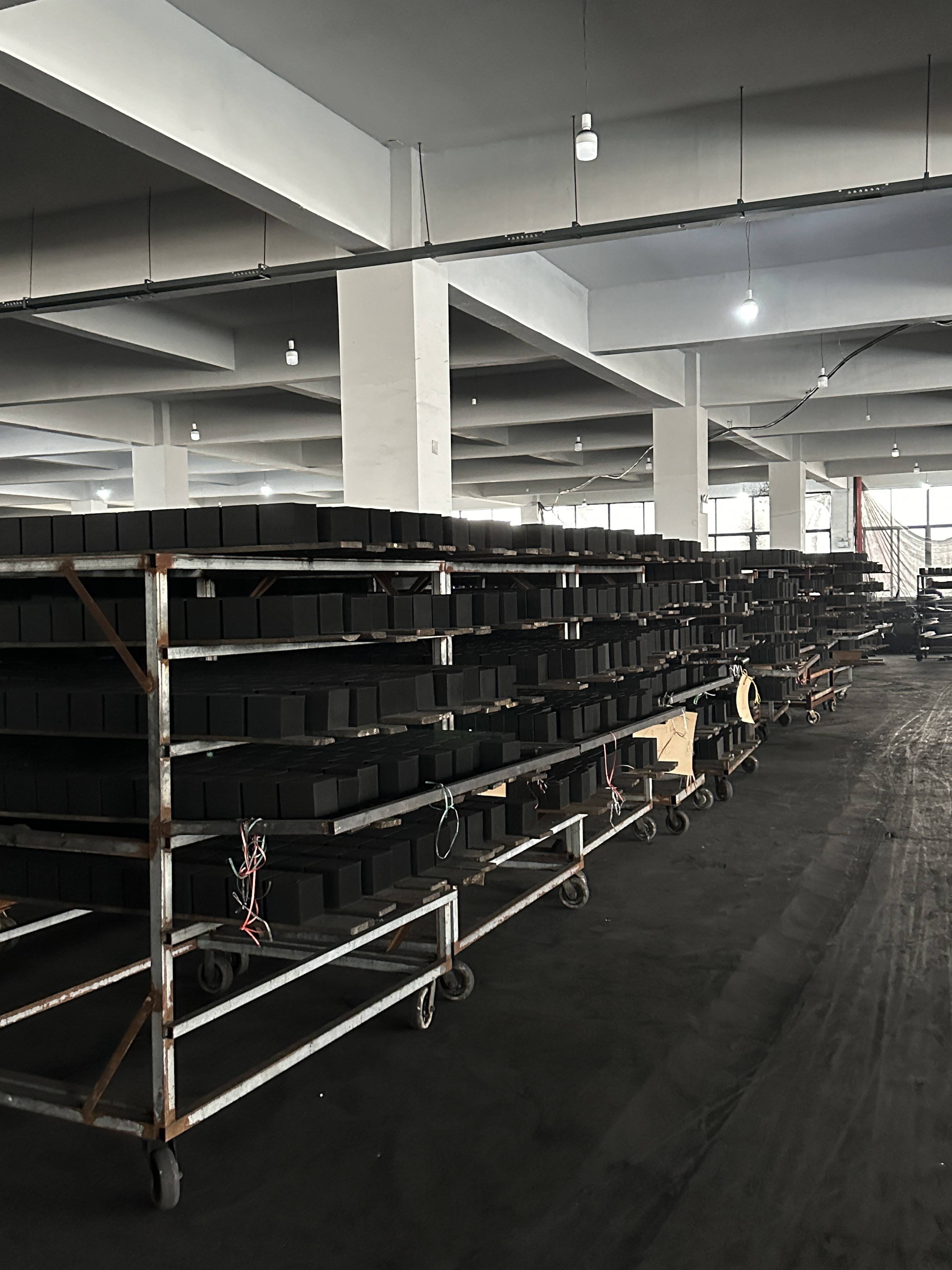 慕榕公司活性炭产品展示图